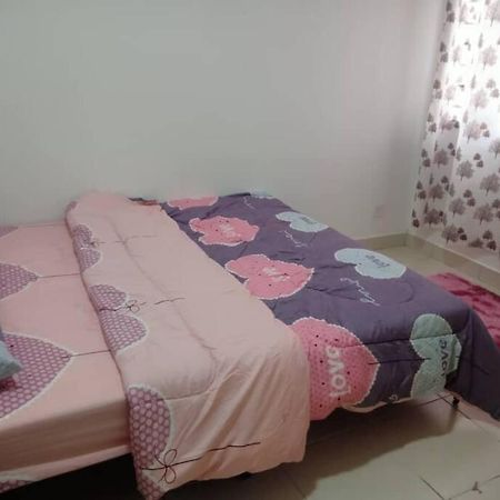 Debayu Homestay With Free Parking At Setia Alam Shah Alam Exterior photo